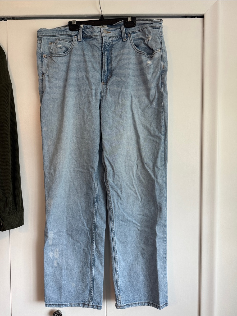 Universal Thread Light Wash Straight-Leg Jeans